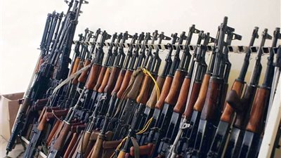 ضبط 21 قطعة سلاح نارى بحوزة عناصر إجرامية بأسيوط
