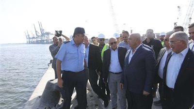 وزير النقل يزور ميناء غرب بورسعيد ويتفقد محطة حاويات بورسعيد التابعة لوزارة النقل