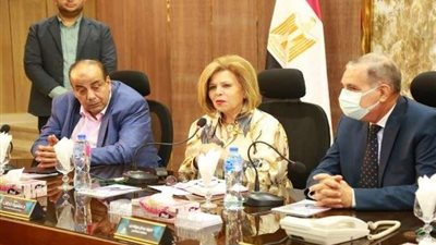 القومى لحقوق الإنسان يكرم بعض  الكوادر الشبابية