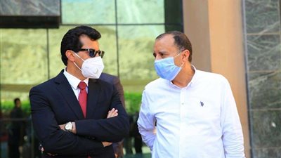 أشرف صبحي يقوم بجولة تفقدية بنادي وادي دجلة الرياضي