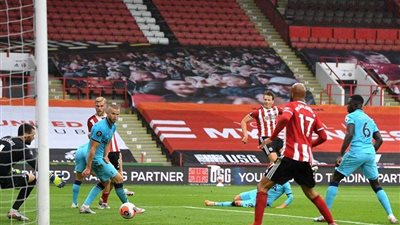 شيفيلد يودع نتائجه المخيبة بثلاثية في توتنهام بالدوري الإنجليزي