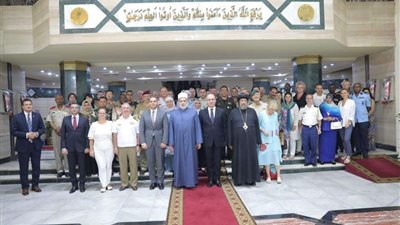 القوات المسلحة تنظم زيارة لـ 62 من الملحقين العسكريين العرب والأجانب وزوجاتهم لمقر مشيخة الأزهر الشريف