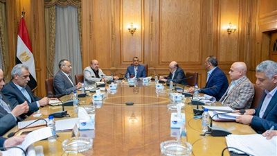 وزير الإنتاج الحربي يتابع الموقف التنفيذي لعدد من المشروعات الجاري تنفيذها
