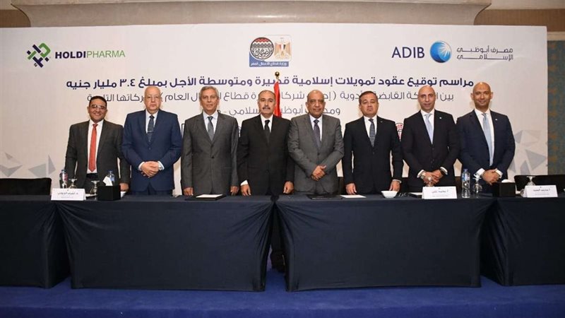 اثناء توقيع العقود