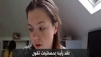 شاهد.. مقطع فيديو لطفلة تقاطع والدتها على الهواء