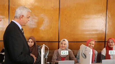 رئيس جامعة المنوفية يفتتح تجديدات كلية التربية