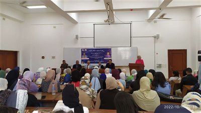 عميد إعلام السويس يشيد بإمكانيات الكلية ويؤكد: أحدث كليات الإعلام في مصر