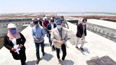 وزير الإسكان يتفقد محطة معالجة صرف صحي وصناعي 