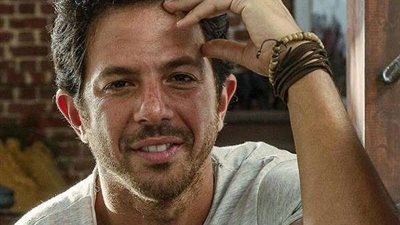 شاهد.. حفيد كمال الشناوي برفقة زوجته عبر 