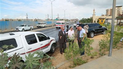 محافظ كفر الشيخ يتفقد الأعمال الجارية لتوسعة الطرق والمحاور إنشاء 3 كباري وأعمال التشجير