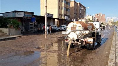 رفع مياه الأمطار من شوارع بلطيم