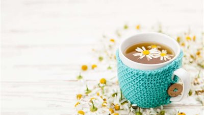 أفضل المشروبات والأطعمة لعلاج الهبات الساخنة بعد سن اليأس