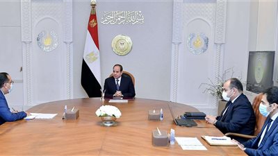 الرئيس السيسي يتابع مخطط وزارة التجارة والصناعة لزيادة الاستثمارات الصناعية وتعزيز إنتاج المجمعات الصناعية