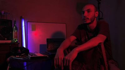 المنتج الموسيقي مولوتوف يهاجم نقيب المهن الموسيقية مصطفي كامل