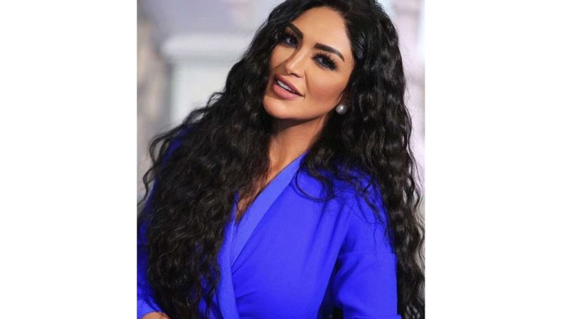 الإعلامية سالي عبد