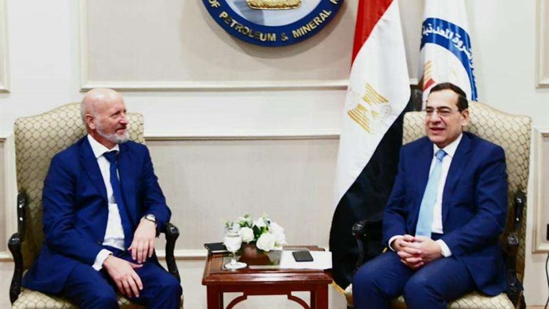 اجتماع وزير البترول