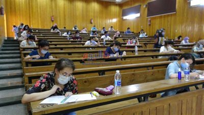 رئيس جامعة المنيا يواصل جولاته التفقدية بامتحانات الفرق النهائية