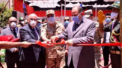محافظ أسيوط وقائد المنطقة الجنوبية العسكرية يفتتحان مستشفى عزل منقباد.. صور