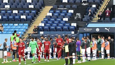 ممر شرفي من أستون فيلا لليفربول بعد التتويج بالدوري