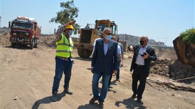 محافظ القليوبية يتفقد أعمال تجميل حديقة منطقة ربط محور مصر الجديدة بطريق شبرا بنها الحر
