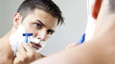 في اليوم العالمي لحلاقة اللحية.. خطوات روتين العناية بالبشرة للرجال