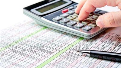 مواطن سعودي يتفاجأ بعدم وجود فاتورة توضح قيمة الضريبة في أحد المحلات.. فيديو