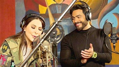 على خشبة مسرح 