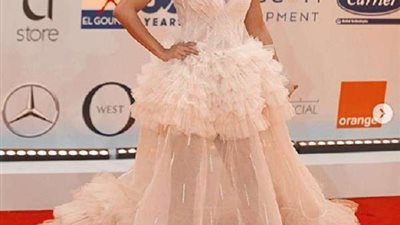 بعد تنمرها.. ميس حمدان تخطف الأنظار من داخل الجيم (صور)