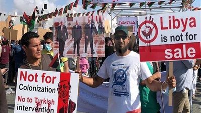 الشعب الليبي يخرج في مظاهرات حاشدة ضد الاحتلال التركي ببلادهم