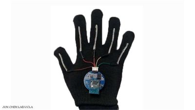 قفاز جديد يترجم لغة الإشارة بشكل فوري