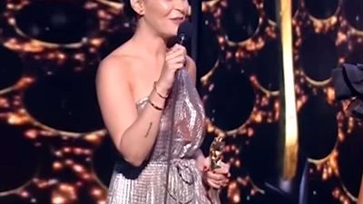 سعر غير متوقع لـ فستان منة شلبي فى جائزة موريكس