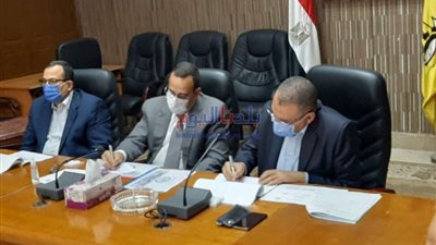 محافظ شمال سيناء يستعرض جهود المحافظة في مواجهة فيروس كورونا