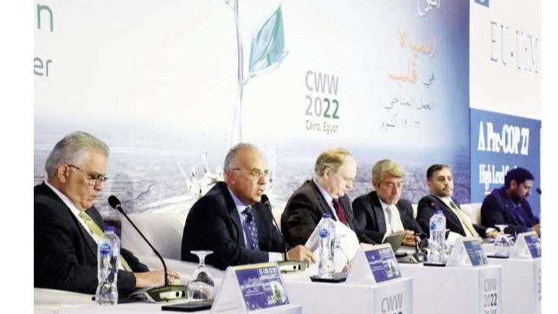 وزير الري أثناء إلقاء