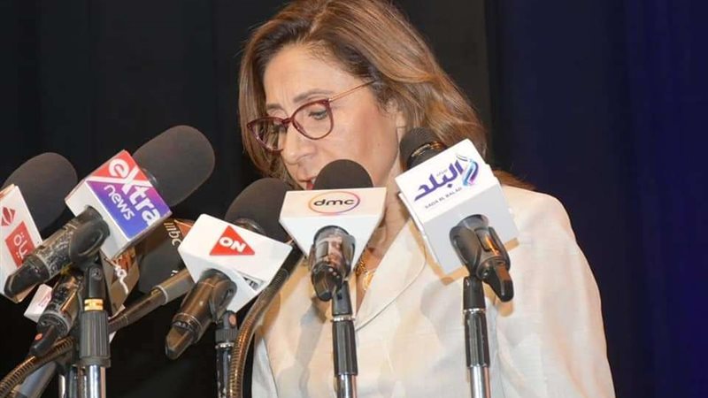 وزيرة الثقافة