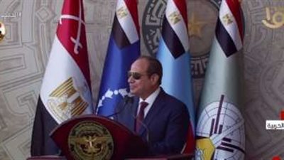 السيسي يدعو القطاع الخاص للمساهمة في مشروعات الرمال السوداء