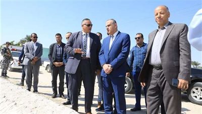 محافظ سوهاج يتفقد عددا من مخرات السيول بدار السلام