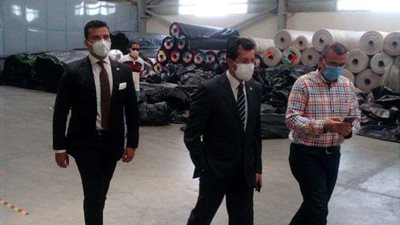 وزير الرياضة يتفقد مصنع النجيل الصناعى بعد تطويره ورفع كفاءته