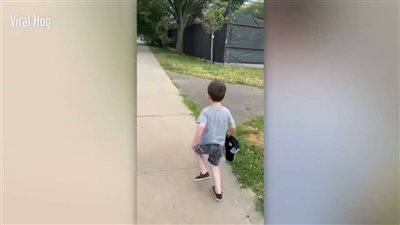 شاهد.. اللقاء الأول لطفلين صديقين عقب جائحة كورونا