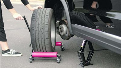 بغرض التعرف على النساء.. رجل متهم بإتلاف أكثر من 1000 إطار سيارة