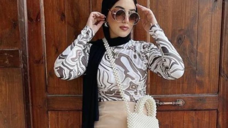 تنسيقات التنورة الضيقة