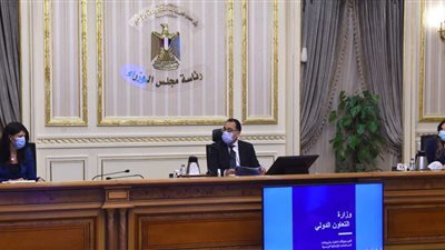 رئيس الوزراء يتابع مع وزيرة التعاون الدولي ملفات عمل الوزارة