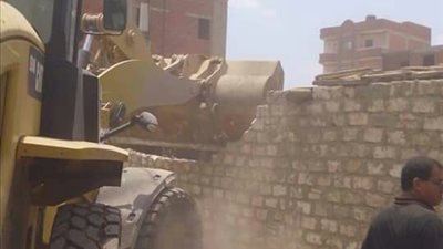 إزالة 76 حالة بناء مخالف في حملة بالمحلة