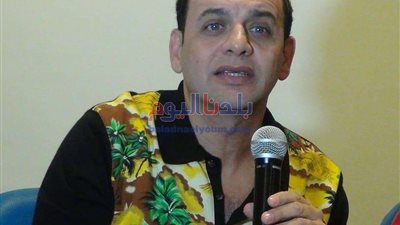 الموت يفجع الفنان مصطفى قمر.. صور