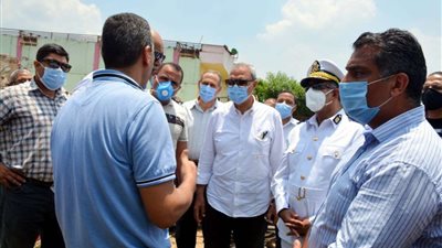 محافظ القليوبية يقود حملة لإزالة 3 قاعات أفراح مخالفة بكفر شكر