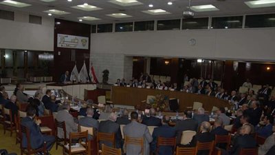 «عصمت» يوجه بتعزيز الشراكة مع القطاع الخاص وتوطين التصنيع المحلي وزيادة الأرباح والصادرات