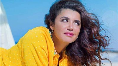 ورود بلاغ يتهم الفنانه غادة عادل بامتناعها عن تصوير فيلم سينمائي