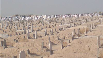 هل الموتى يسمعون من يزورهم أو يسلم عليهم؟.. الإفتاء تجيب