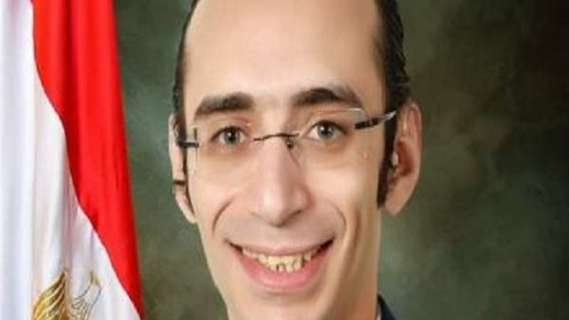 النائب محمد عبد العزيز