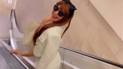 لاميتا فرنجية تستعرض أنوثتها