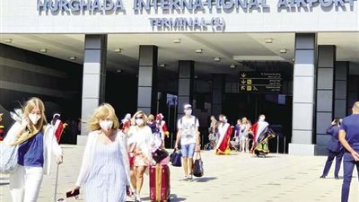 مطار البحر الأحمر يستقبل اليوم 131رحلة طيران تقل 20ألف سائح أوروبي